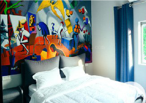 甘泉对于酒店的墙体彩绘而言更注重哪些方面？